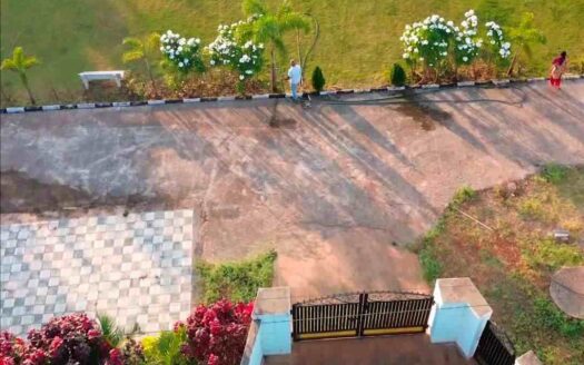 36 Guntas Land with Farmhouse