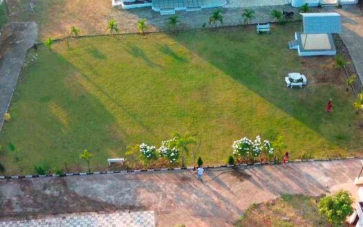 36 Guntas Land with Farmhouse